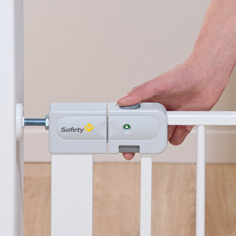 Safety 1st Auto Close barrière en métal – Blanc Safety 1st Auto Close barrière en métal – Blanc